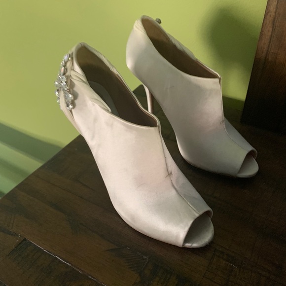 Embellished ivory, open toe booties - Picture 2 of 4